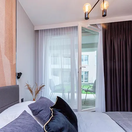 Apartly- Garden Ii Z Prywatnym Ogrodem W Centrum &widok Διαμέρισμα *