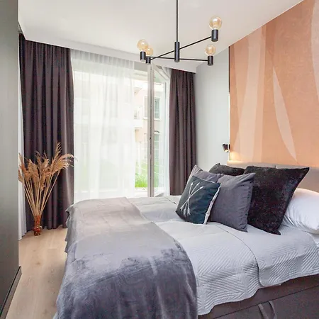 Apartly- Garden Ii Z Prywatnym Ogrodem W Centrum &widok Διαμέρισμα *
